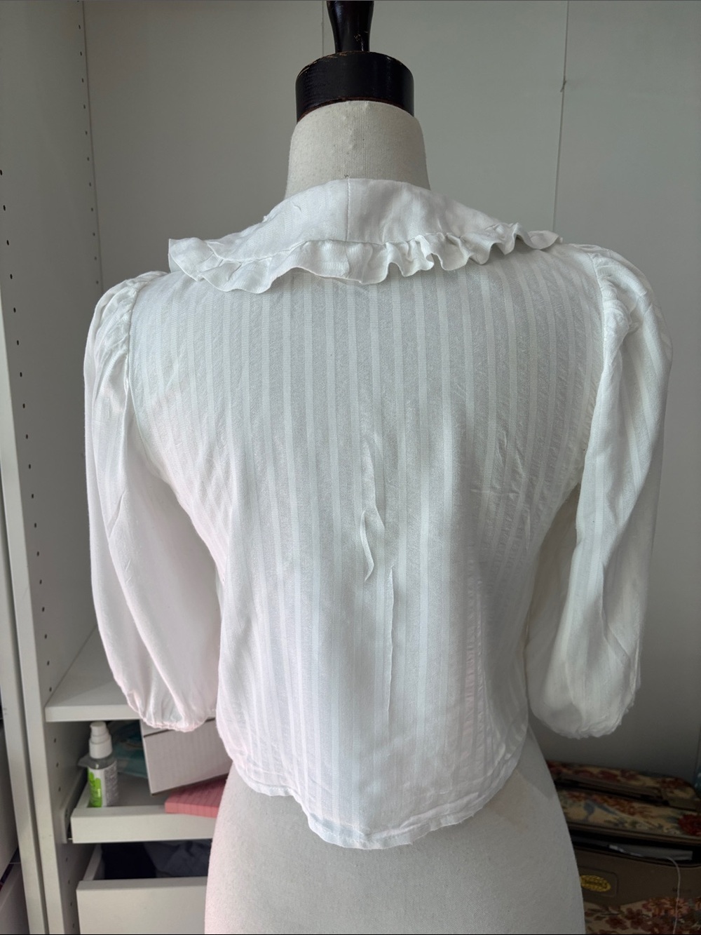 Women's White Ruffle Collar Button-Front Blouse - Picture 4 of 8